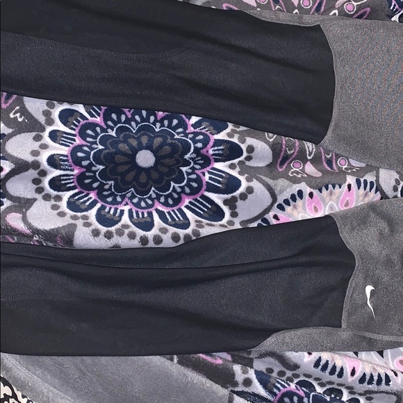 Nike pro, dri fit, cropped leggings. Size small! - Picture 2 of 4